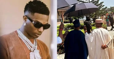 “A son that honours his father” – Fans hail Wizkid as he holds umbrella for his dad at mother’s funeral